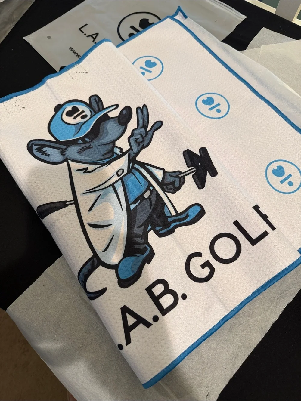 L.A.B. "CHILL RAT" SCRUBBER TOWEL - Picture 2 of 4